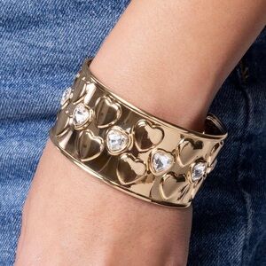 NWT Gold Heart Cuff Bracelet(Last One)
